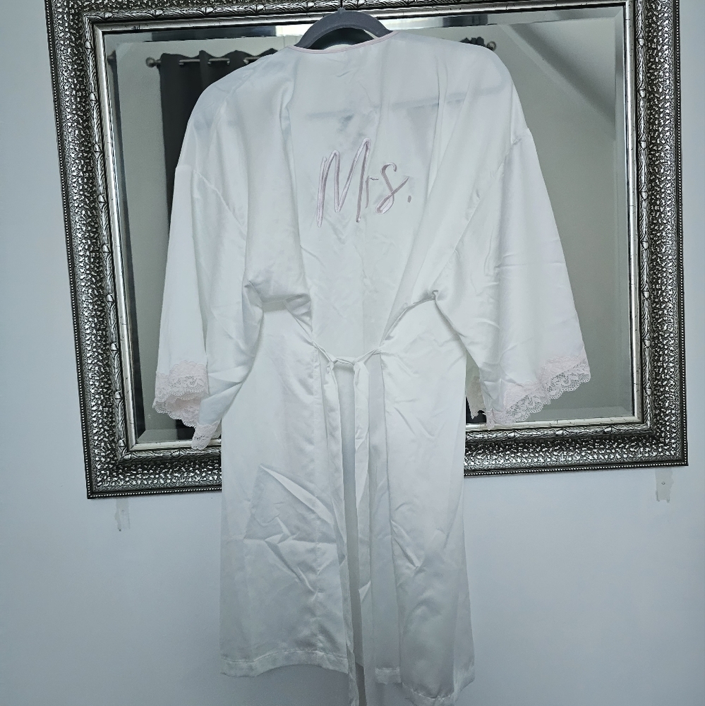 Mrs. Embroidered Robe